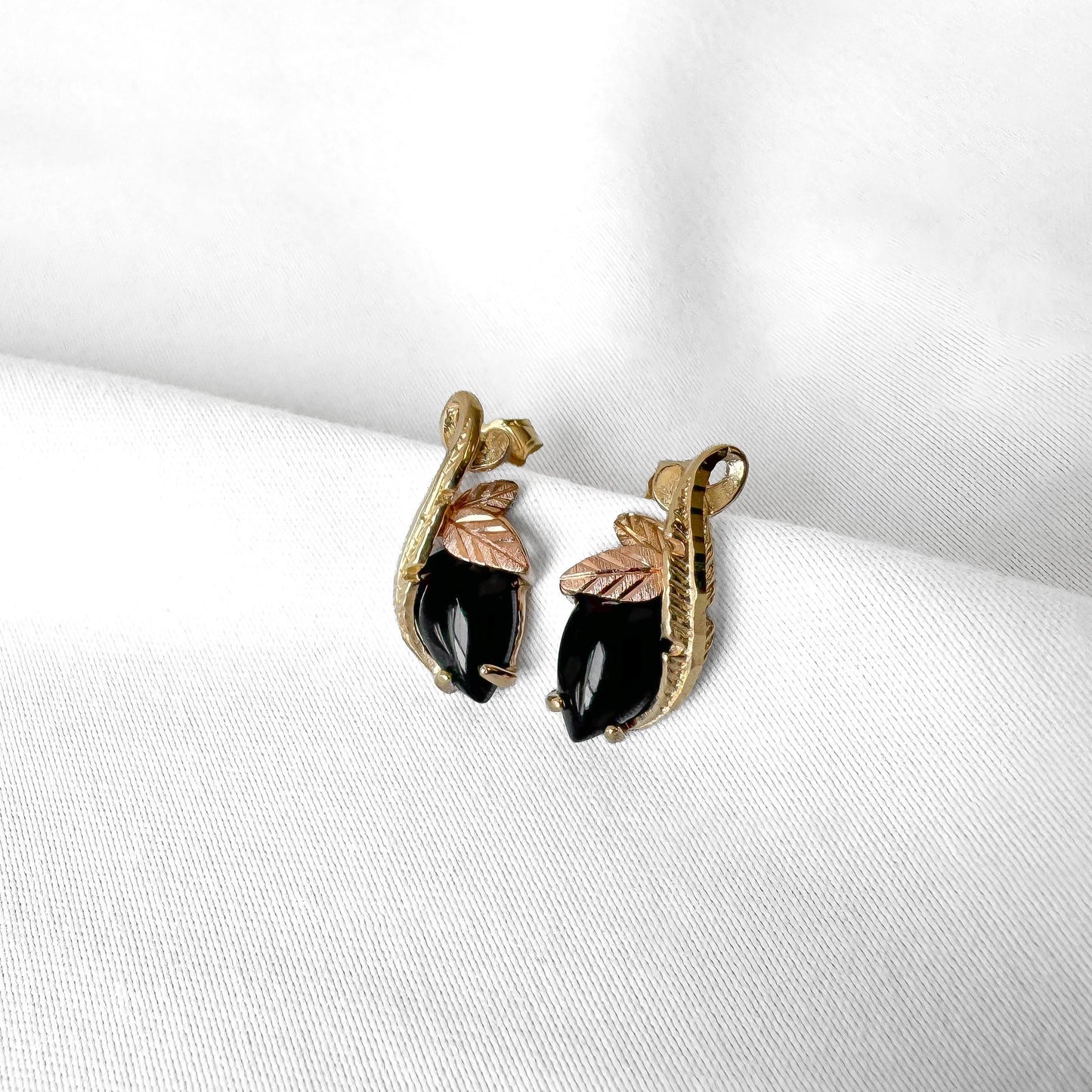Vintage 10K CCO Black Hills Gold Onyx Feather Leaf Detail Teardrop Stud Earrings