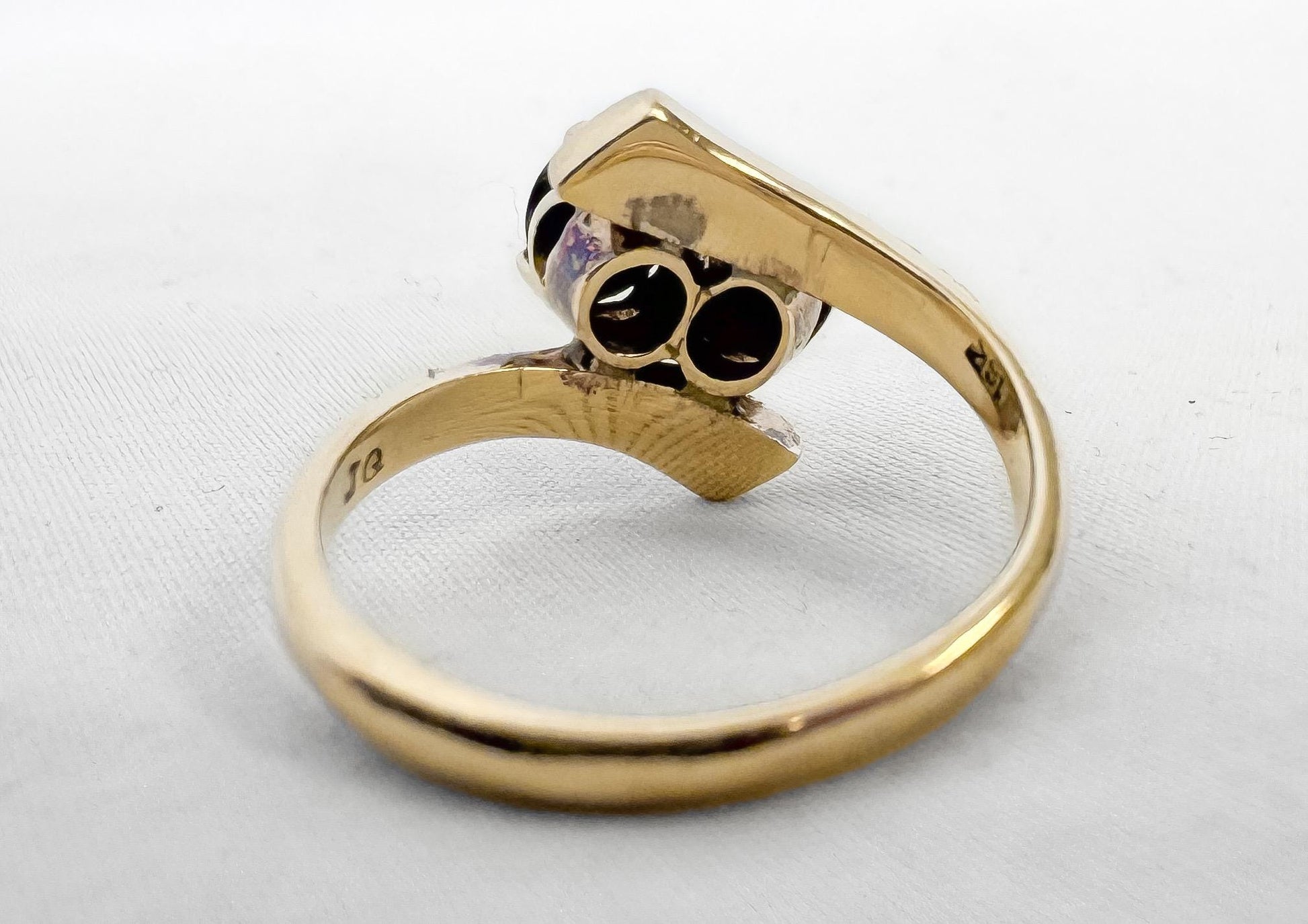 Vintage Estate 18K Black Cats Eye Cabochon Bypass Ring, Size 6.75, Unique Victorian Mid-Century Brutalist Art Deco Cocktail Ring