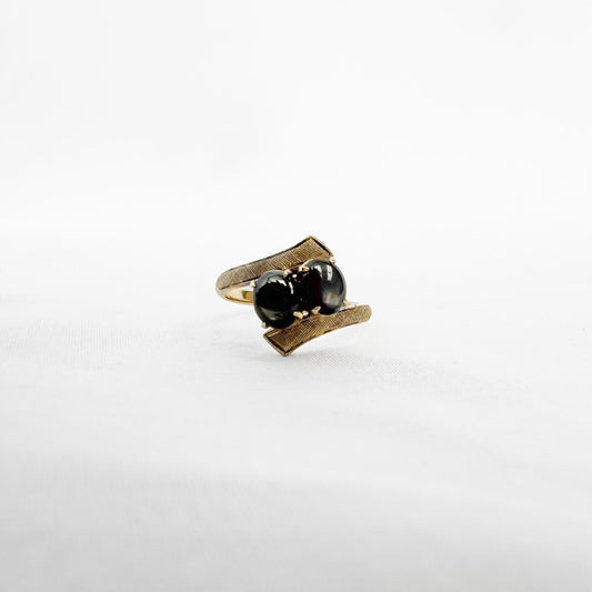 Vintage Estate 18K Black Cats Eye Cabochon Bypass Ring, Size 6.75, Unique Victorian Mid-Century Brutalist Art Deco Cocktail Ring