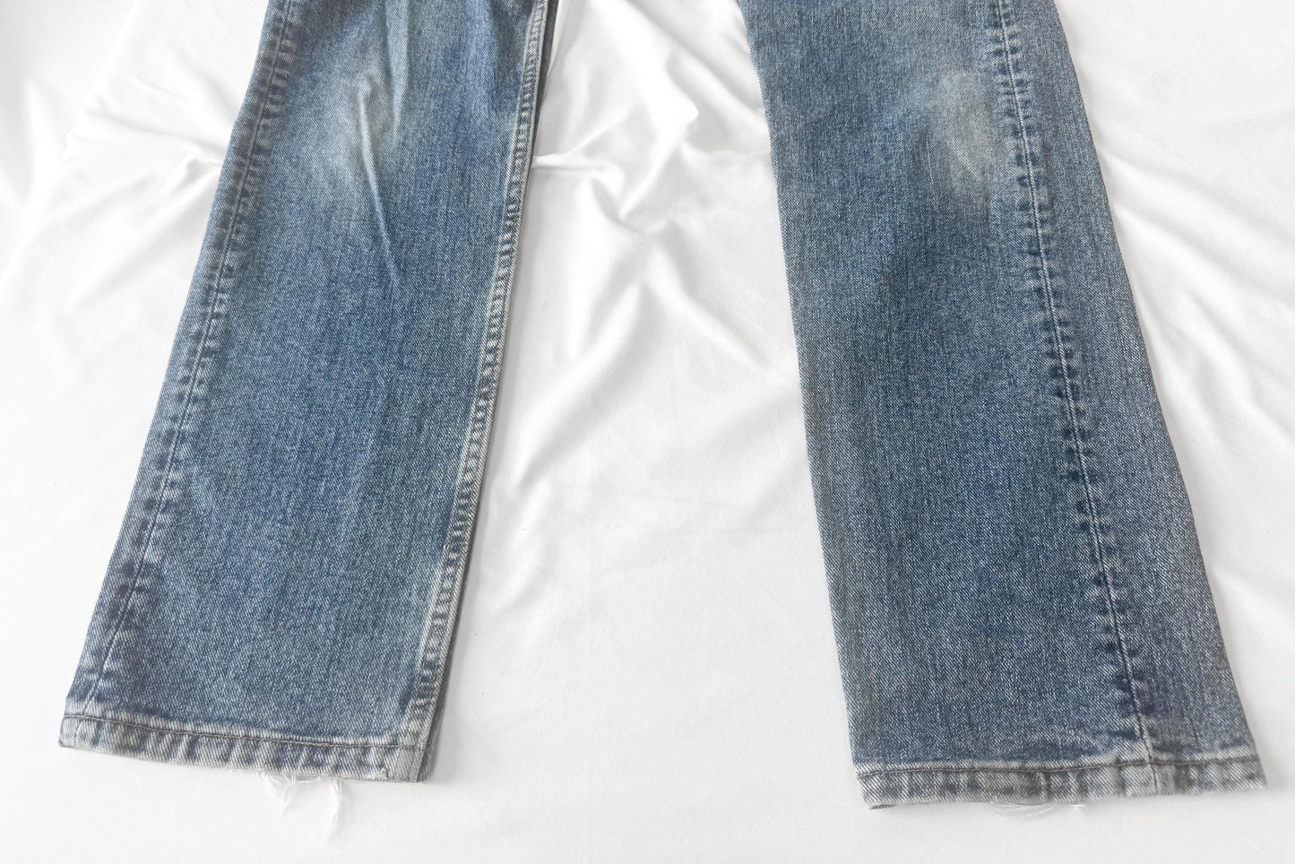 Vintage Levi's 505 Medium Wash Distressed Straight Leg Unisex Jeans, 32" x 32"