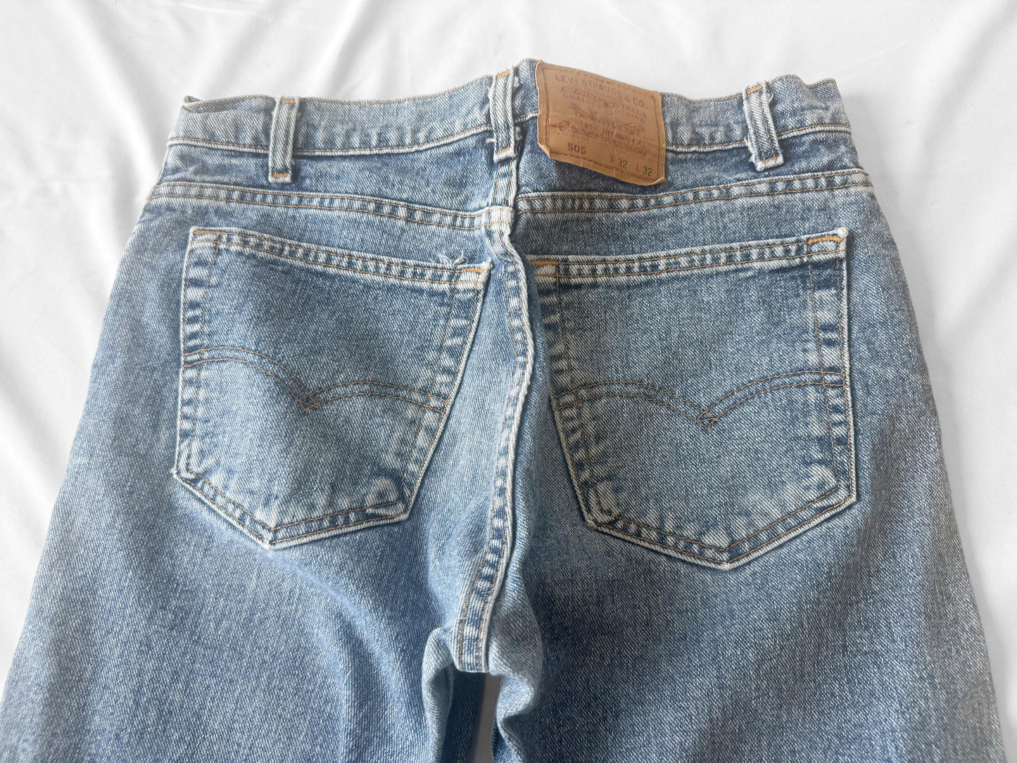 Vintage Levi's 505 Medium Wash Distressed Straight Leg Unisex Jeans, 32" x 32"