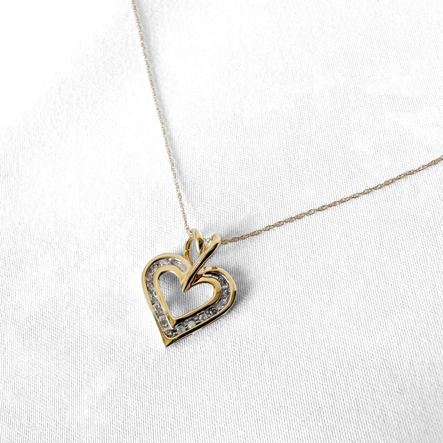 Vintage 10K Yellow Gold Round Diamond Heart 18 Inch Pendant Necklace