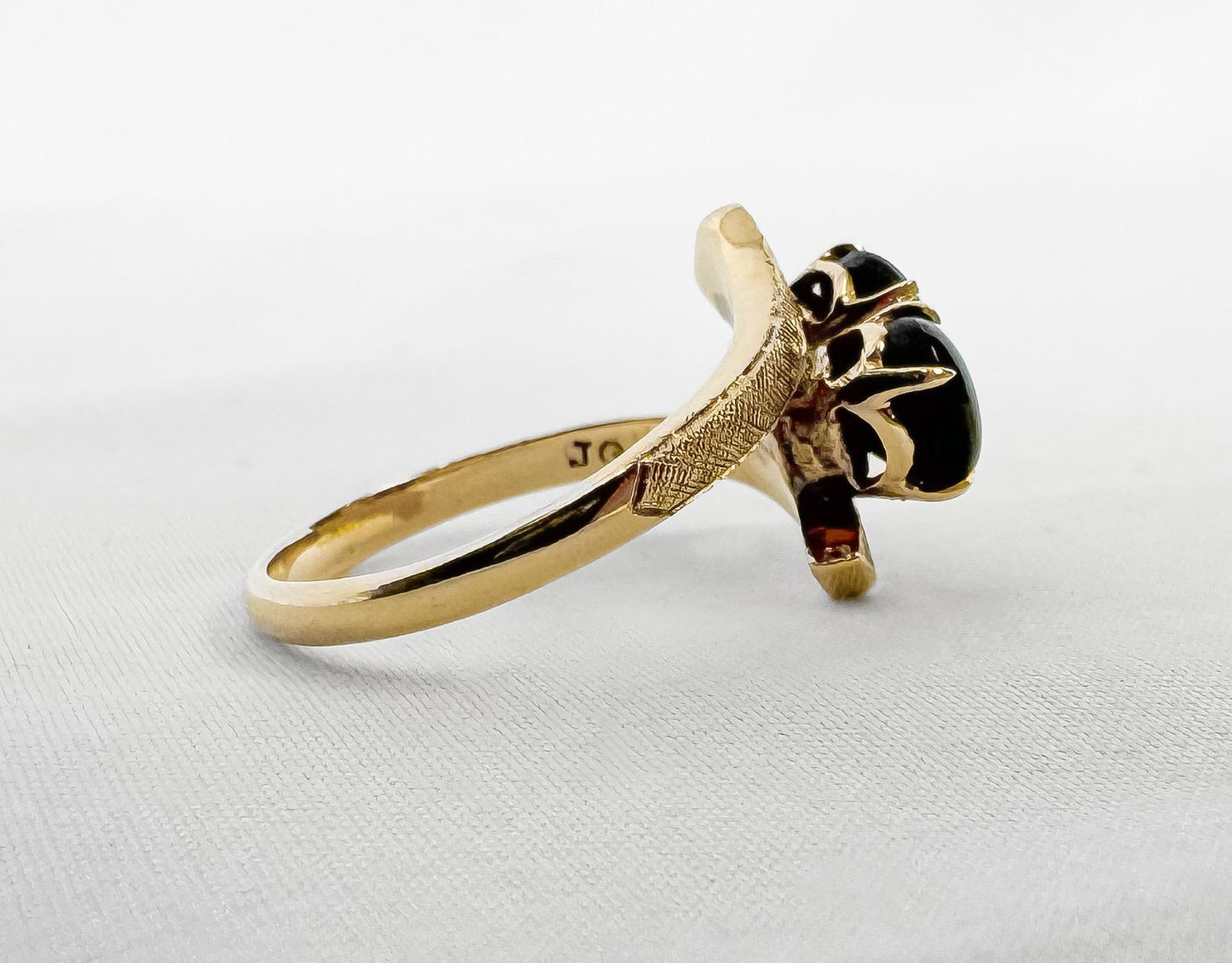 Vintage Estate 18K Black Cats Eye Cabochon Bypass Ring, Size 6.75, Unique Victorian Mid-Century Brutalist Art Deco Cocktail Ring