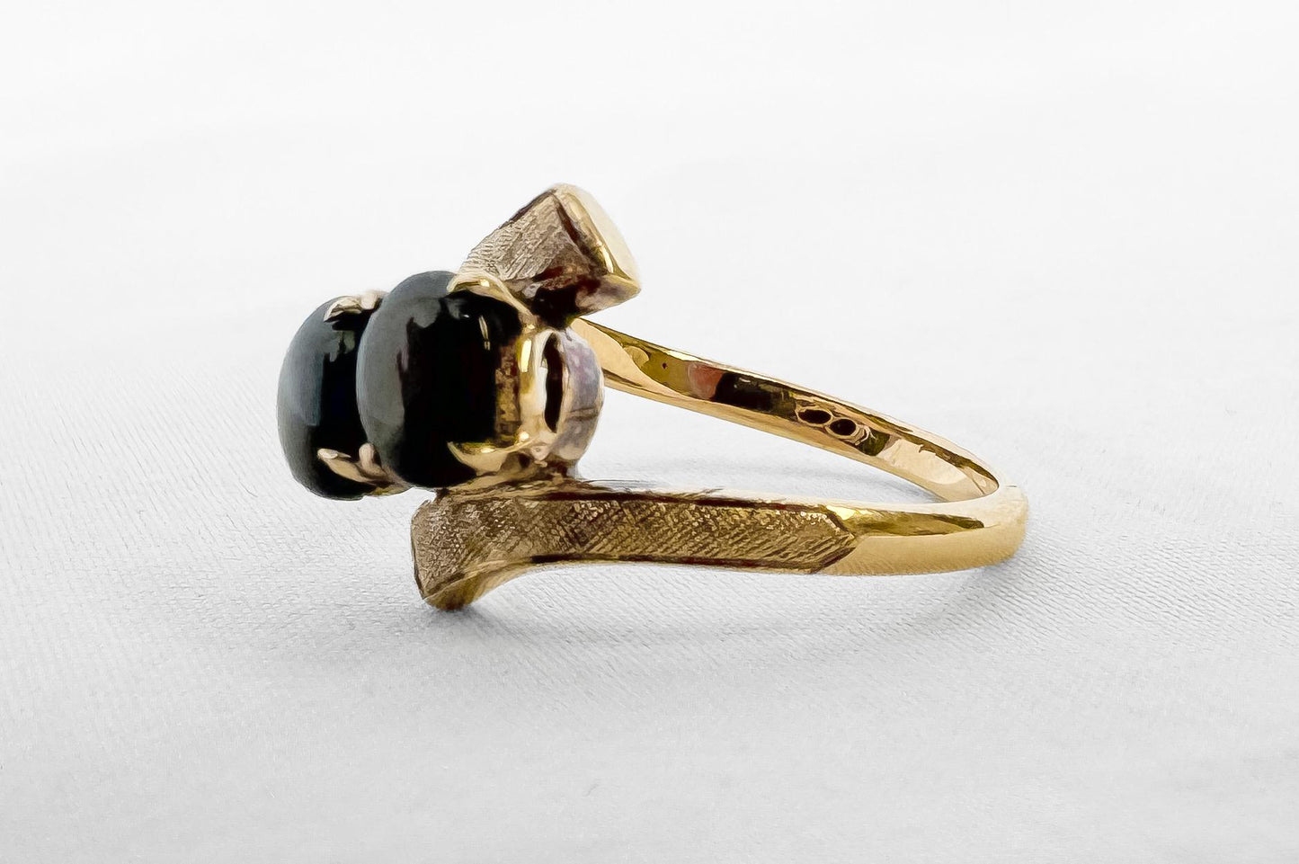 Vintage Estate 18K Black Cats Eye Cabochon Bypass Ring, Size 6.75, Unique Victorian Mid-Century Brutalist Art Deco Cocktail Ring