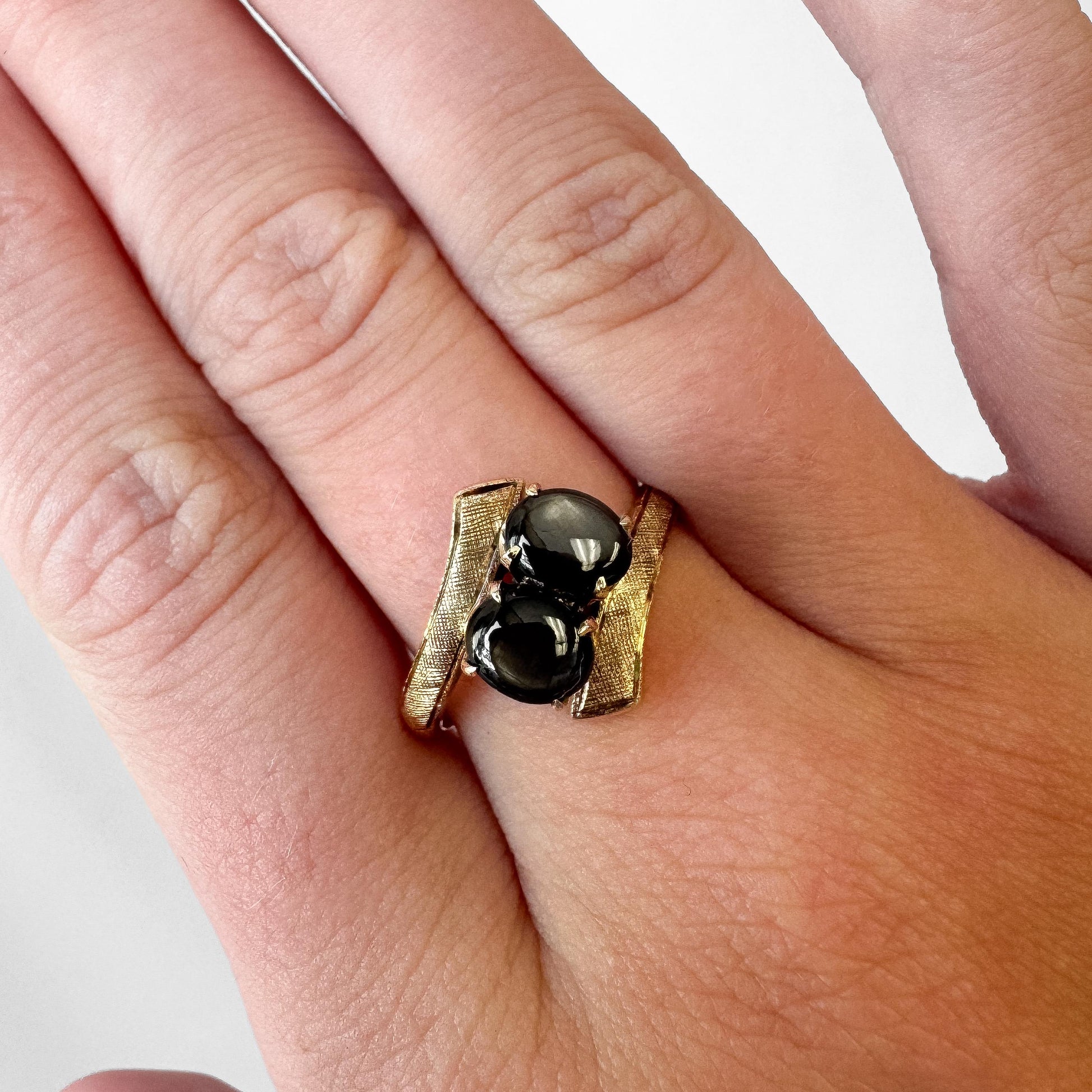 Vintage Estate 18K Black Cats Eye Cabochon Bypass Ring, Size 6.75, Unique Victorian Mid-Century Brutalist Art Deco Cocktail Ring
