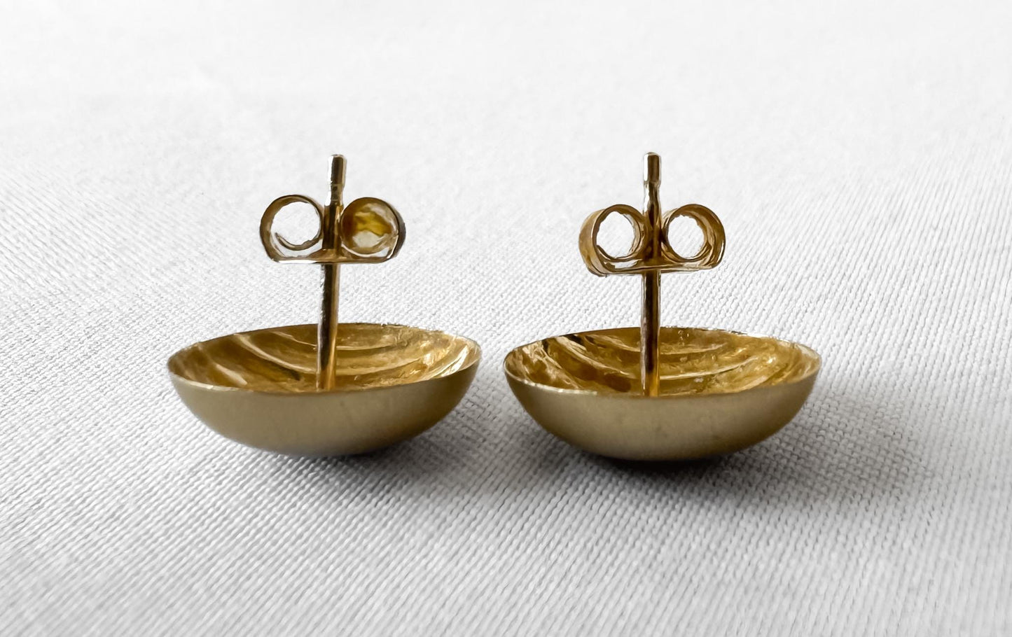 Vintage 14K Yellow Gold Circular Half Ribbed Textured Stud Earrings