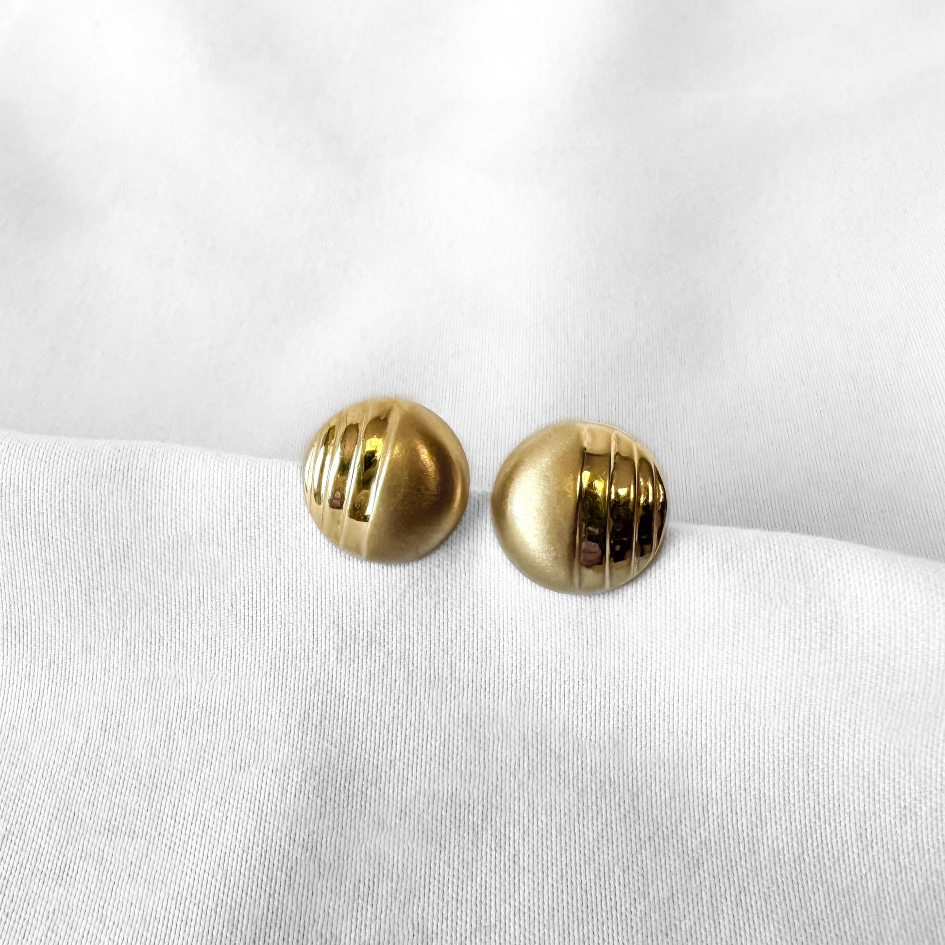 Vintage 14K Yellow Gold Circular Half Ribbed Textured Stud Earrings