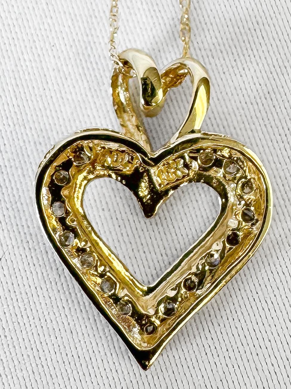 Vintage 10K Yellow Gold Round Diamond Heart 18 Inch Pendant Necklace
