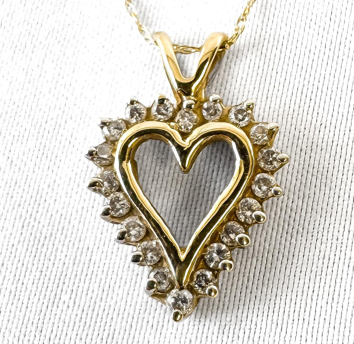 Vintage 10K Yellow Gold Round Cut Diamond Heart 20 Inch Pendant Necklace