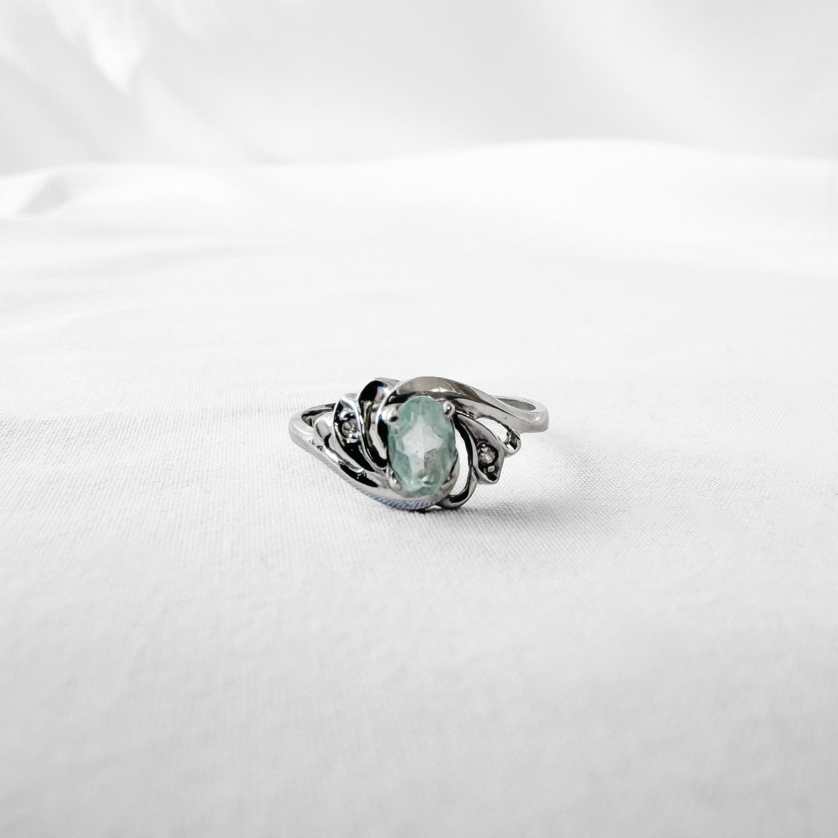 Vintage 14K White Gold Aqua Light Blue Oval Jadeite Diamond Accent Swirl Bypass Ring, Sz. 7