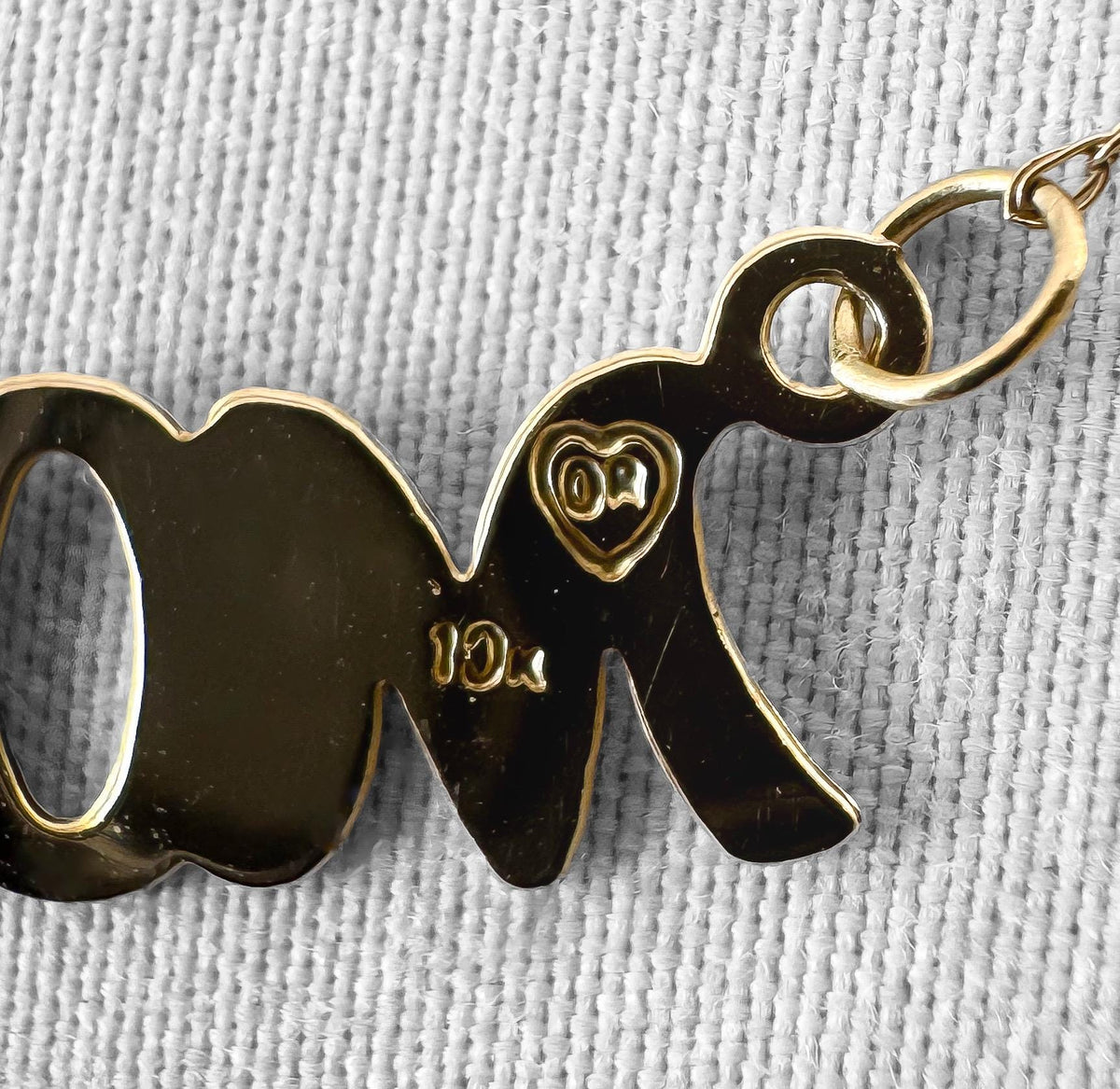 Vintage 10K OroAmerica Yellow Gold "MOM" 18 Inch Dainty Pendant Necklace