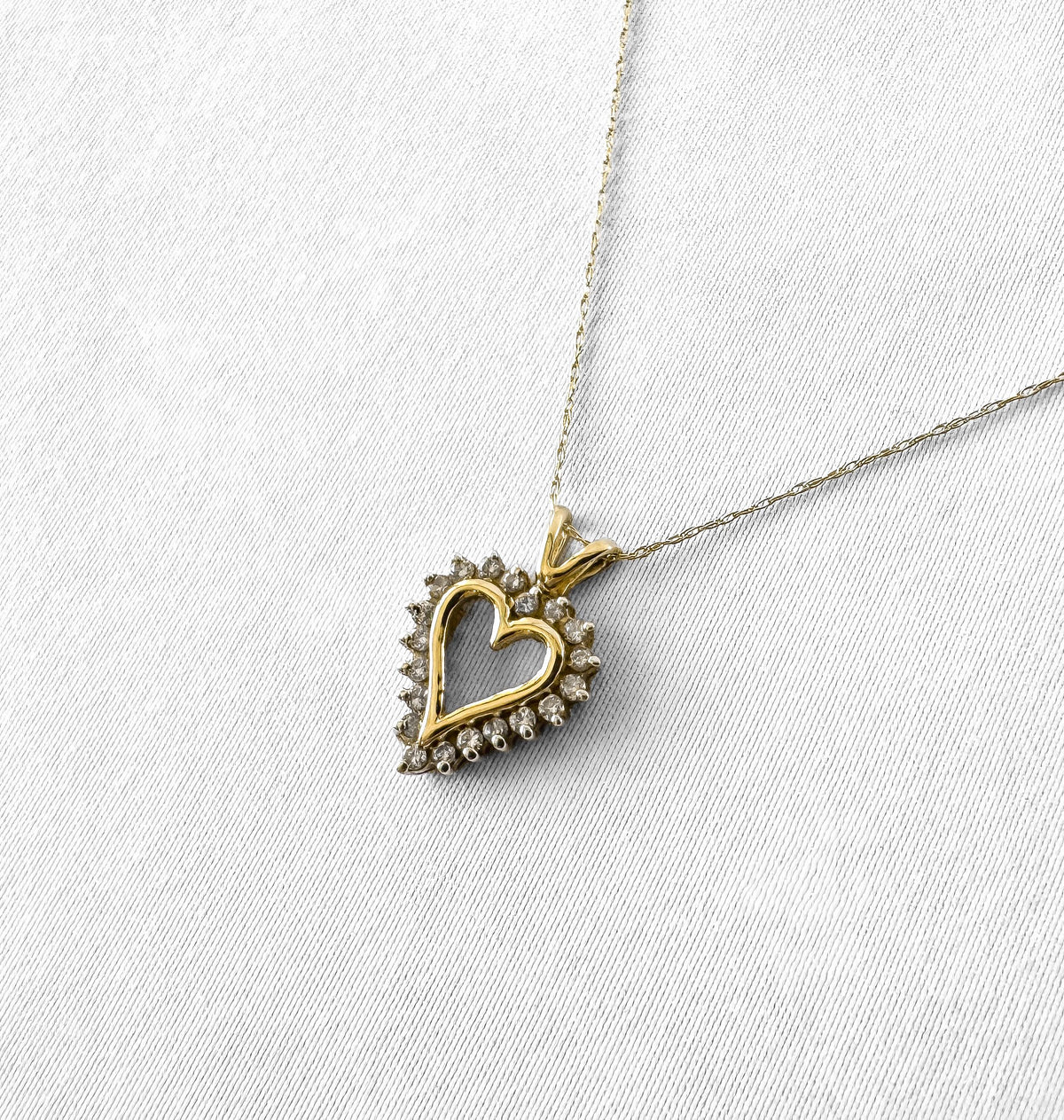 Vintage 10K Yellow Gold Round Cut Diamond Heart 20 Inch Pendant Necklace