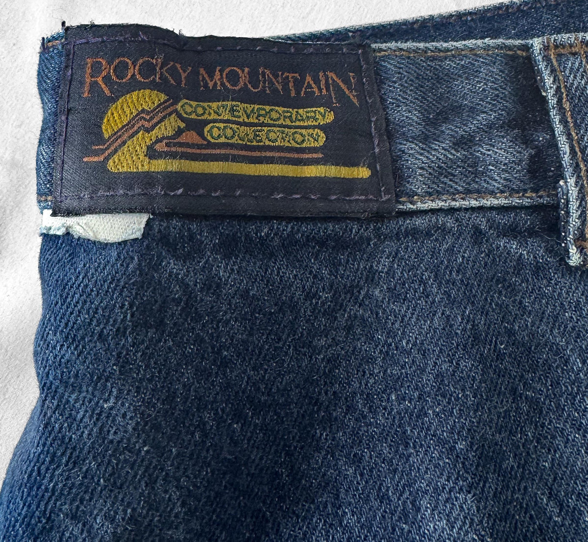 Vintage Rocky Mountain Medium Wash High Rise Pleated Front Tapered Jeans, Women's Sz. 28" x 32"