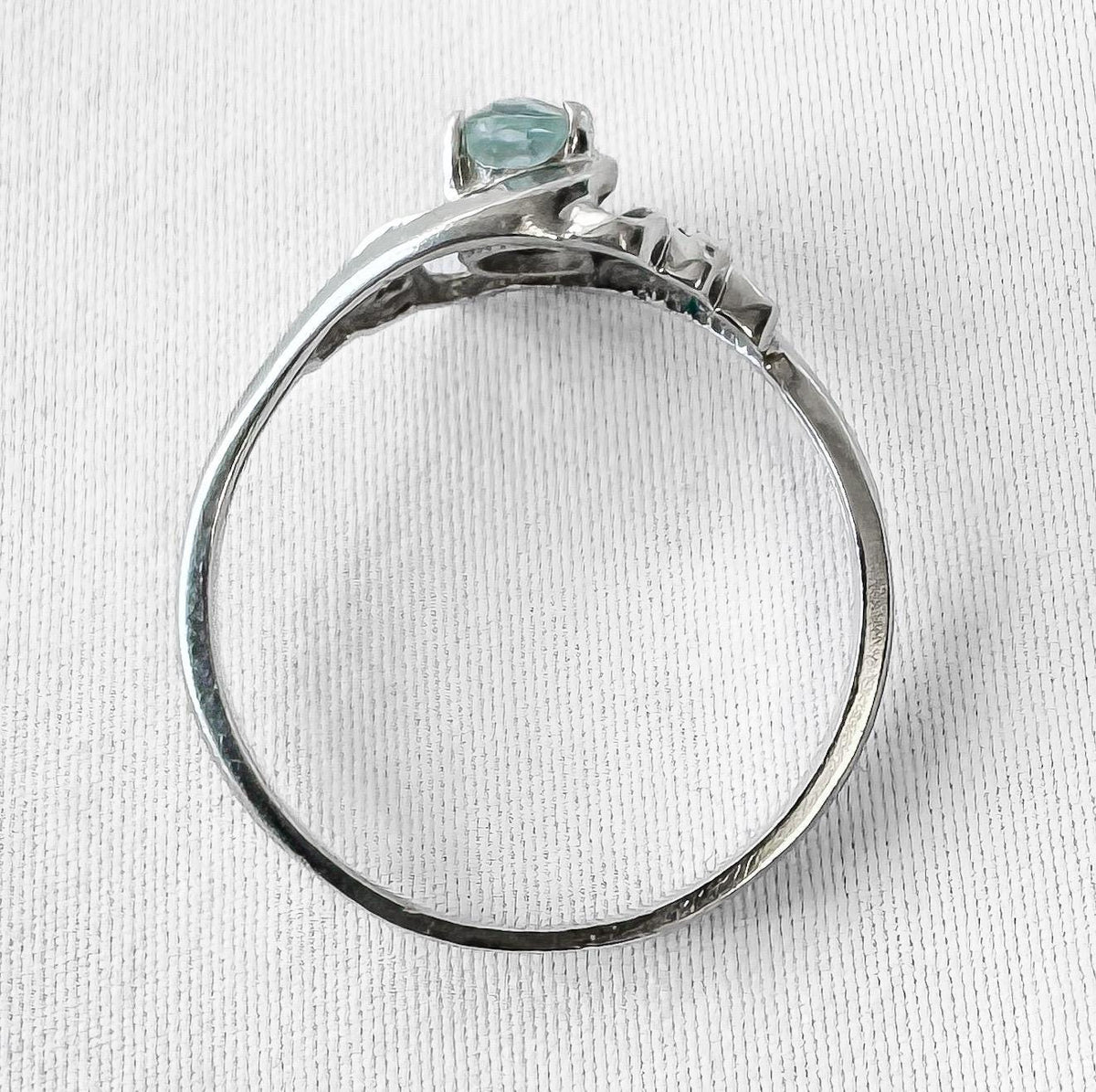Vintage 14K White Gold Aqua Light Blue Oval Jadeite Diamond Accent Swirl Bypass Ring, Sz. 7