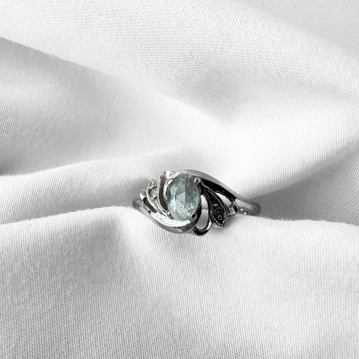 Vintage 14K White Gold Aqua Light Blue Oval Jadeite Diamond Accent Swirl Bypass Ring, Sz. 7