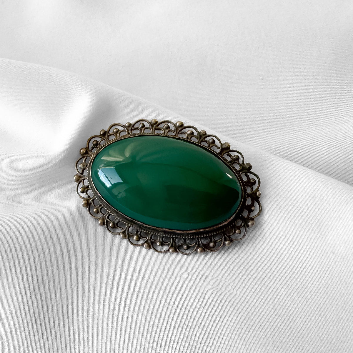 Vintage Mexico Sterling Silver Chrysoprase Cabochon Filigree Oval 2 Inch Brooch Pin