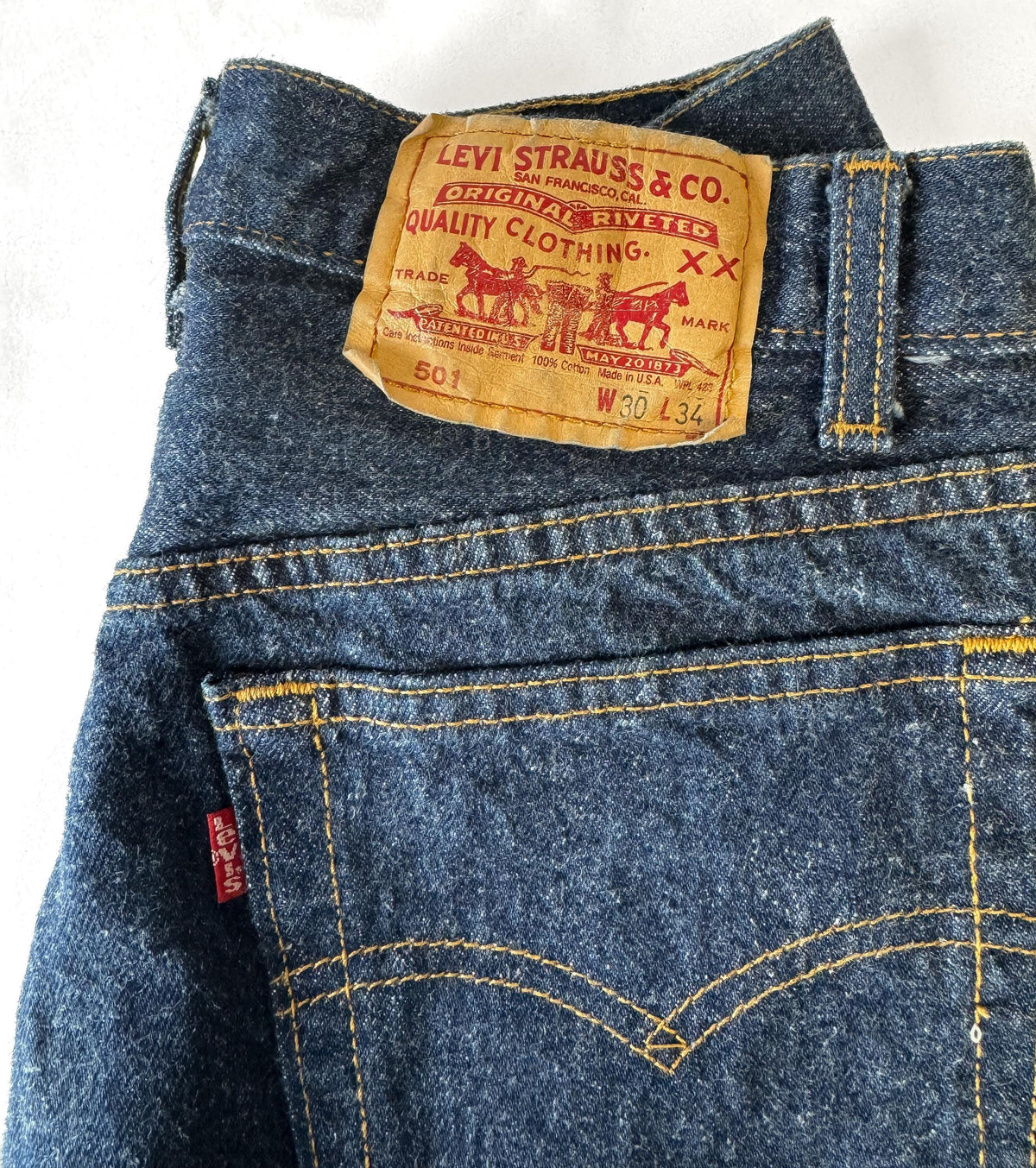 Vintage Levis 501 Medium/Dark Wash Straight Leg Button Fly Unisex Jeans, Sz. 28" x 34"