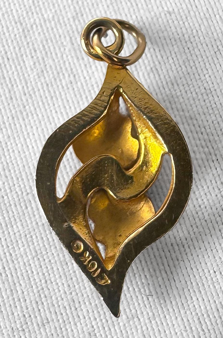 Vintage 10K Landstrom's Black Hills Gold Multi Tone Two Leaf .75 Inch Pendant