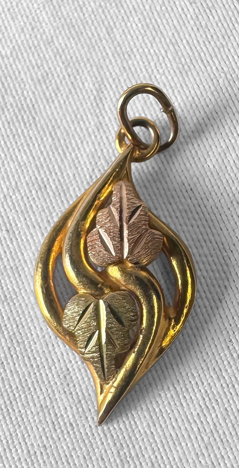 Vintage 10K Landstrom's Black Hills Gold Multi Tone Two Leaf .75 Inch Pendant