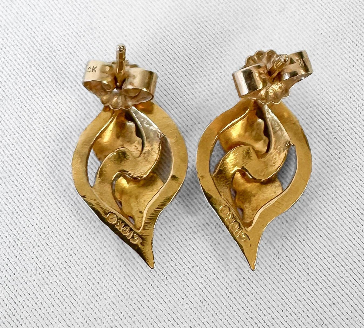 Vintage 10K Landstrom's Black Hills Gold Multi Tone Two Leaf Stud Earrings
