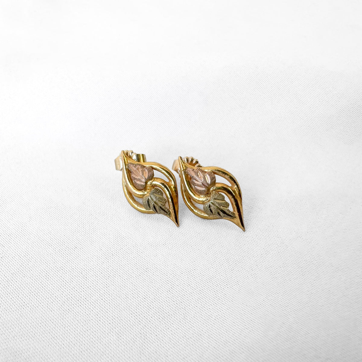 Vintage 10K Landstrom's Black Hills Gold Multi Tone Two Leaf Stud Earrings