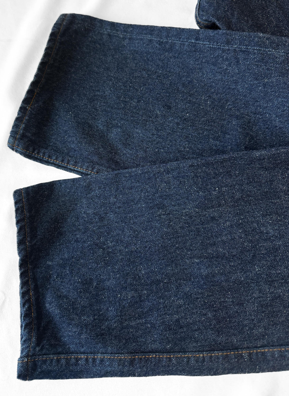Vintage Levis 501 Medium/Dark Wash Straight Leg Button Fly Unisex Jeans, Sz. 28" x 34"