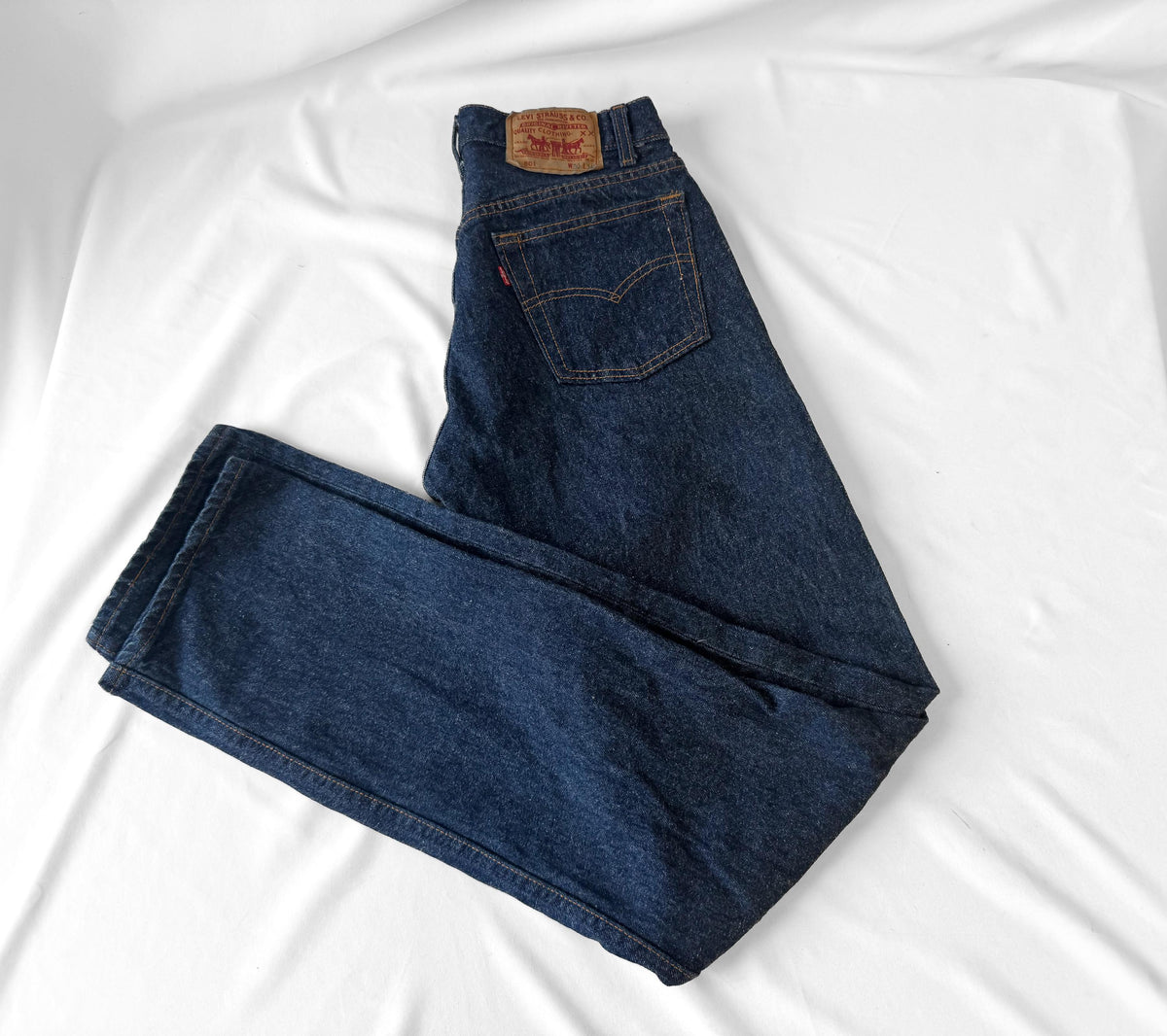 Vintage Levis 501 Medium/Dark Wash Straight Leg Button Fly Unisex Jeans, Sz. 28" x 34"