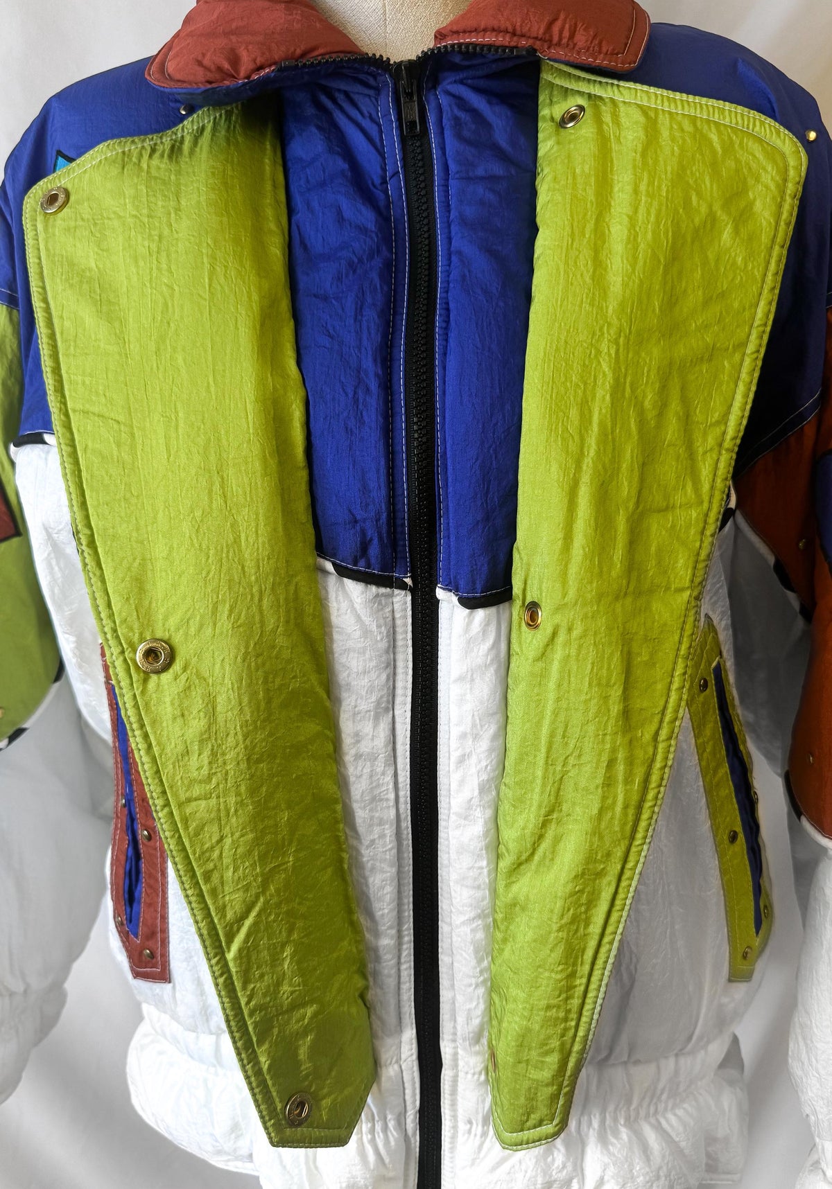 80s/90s Deadstock Giacca White Multicolor Asymmetrical Geometric Color Block Fringe Puffer Ski Jacket, Women's Sz. M