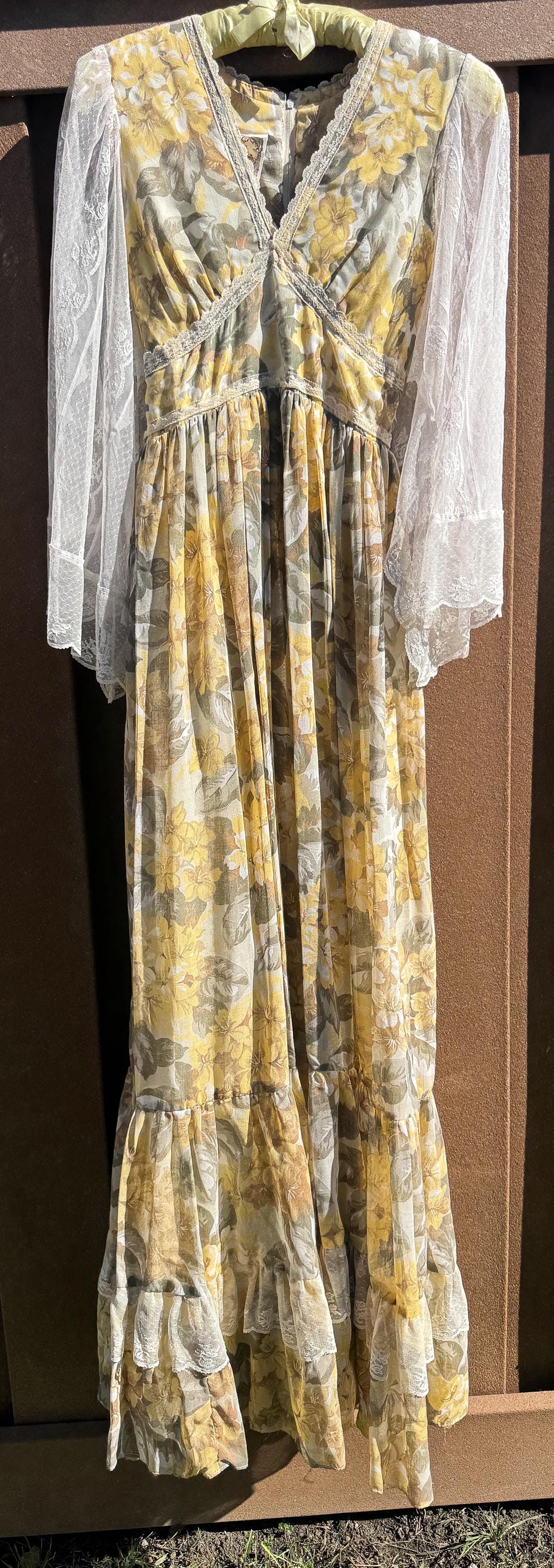 70s Gunne Sax Jessica McClintock Yellow Floral Angel Sleeve Lace Prairie Dress, Approx Womens Sz. 2-4, Coquette Cottage Core Whimsy Dress