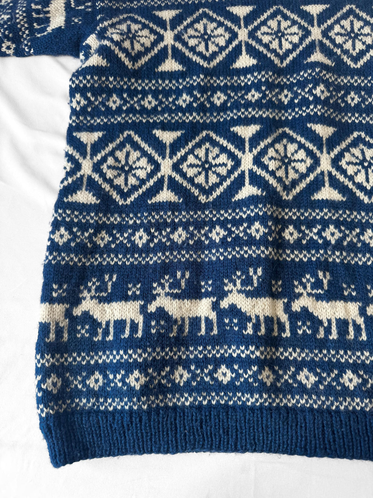 Vintage O. Allers Handknit Pure Wool Cream Blue Reindeer Fair Isle Geometric Nordic Unisex Crewneck Sweater, Approx. Men's Sz. L