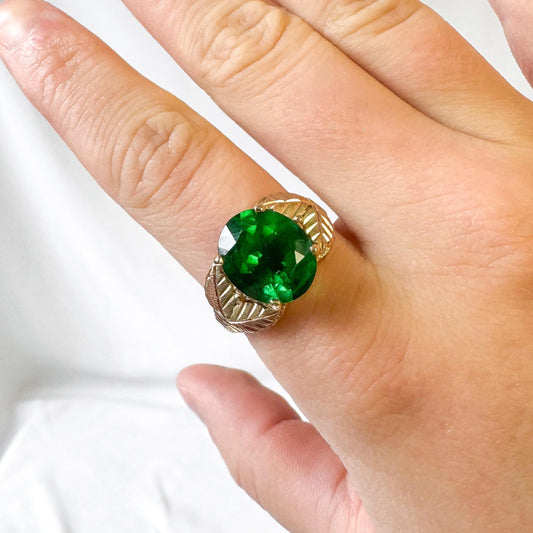 Vintage 10K CCO Black Hills Gold Tri Color Large Green Oval Glass Stone Leaf Motif Detail Ring, Sz. 7.25