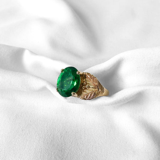Vintage 10K CCO Black Hills Gold Tri Color Large Green Oval Glass Stone Leaf Motif Detail Ring, Sz. 7.25