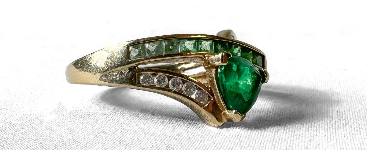 Vintage 10K Yellow Gold Emerald Ombre Trillion Cut Channel Diamond Accent Ring, Sz. 8.75/9, Estate Art Deco Cocktail Style Ring