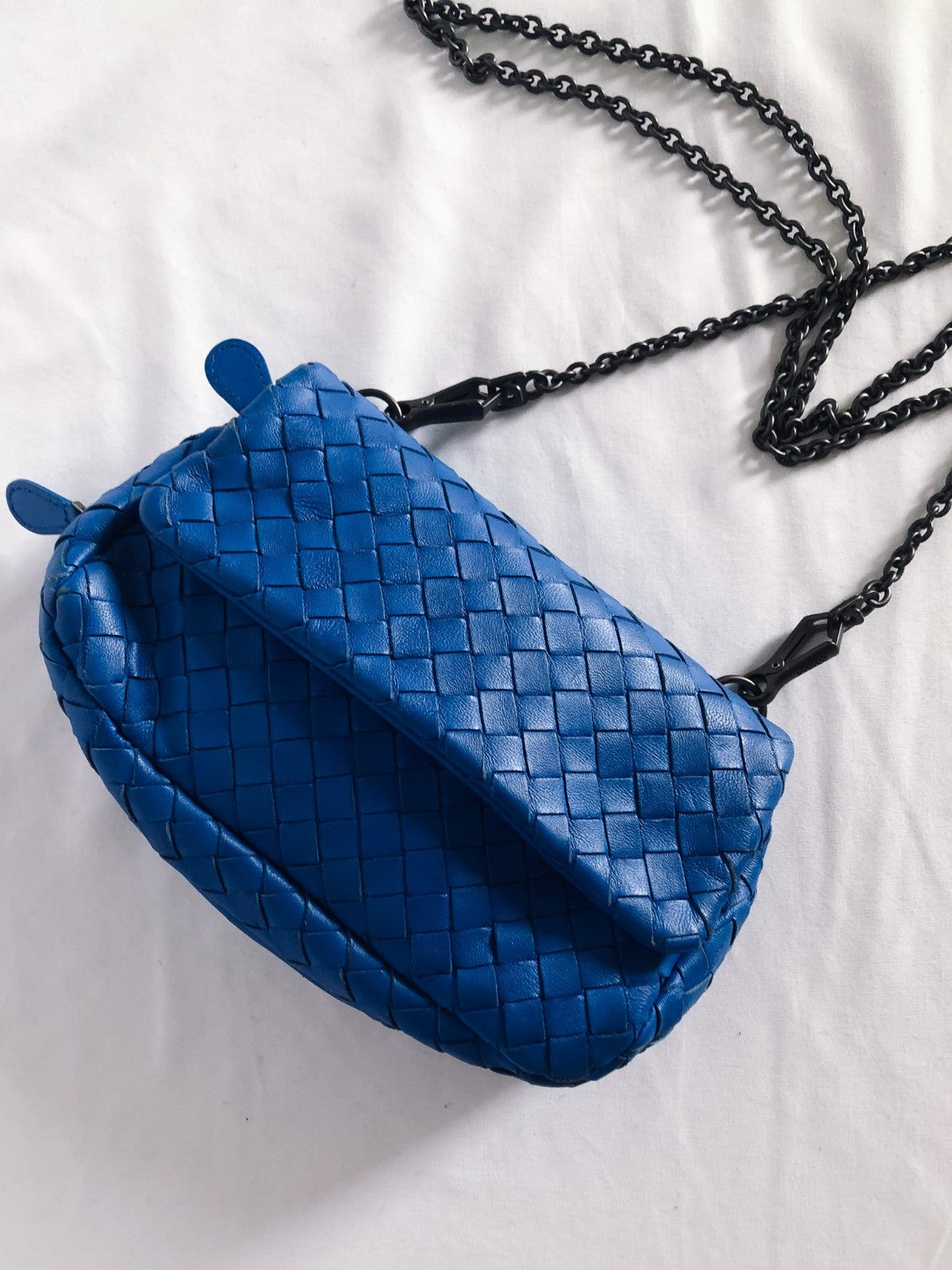 Authenticated Bottega Veneta Blue Woven Nappa Intrecciato Expandable Crossbody Bag