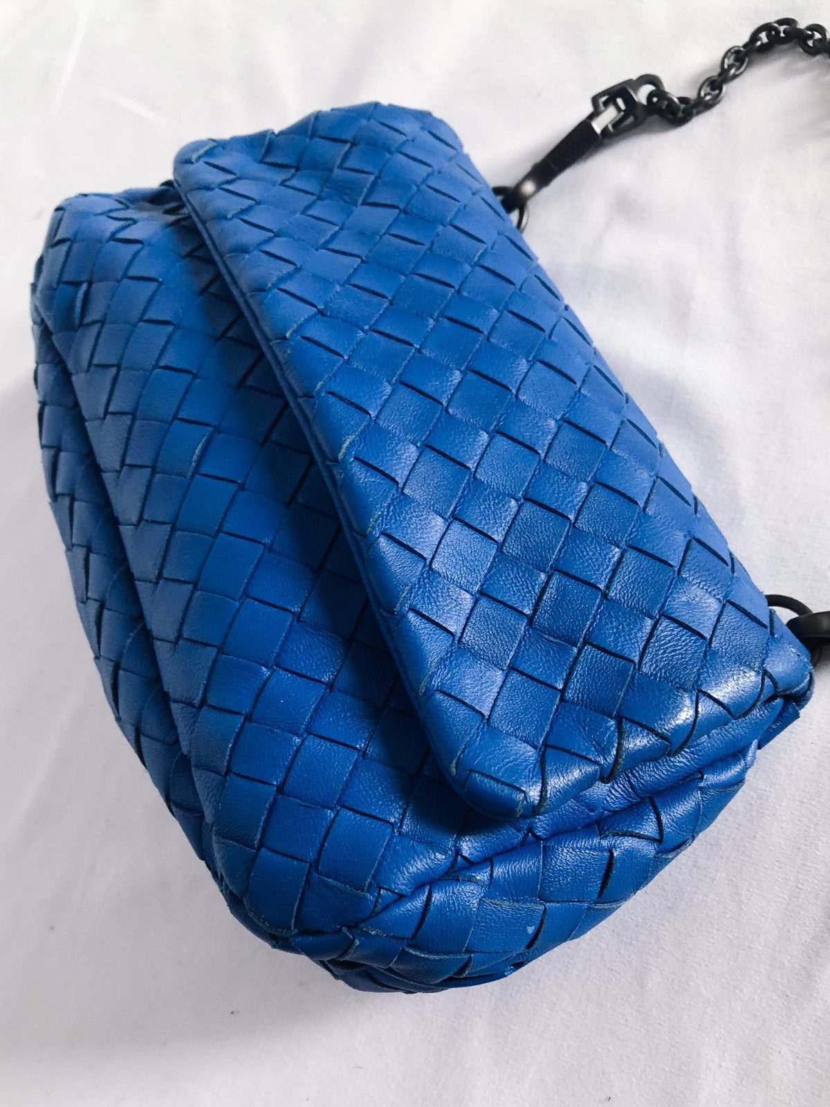 Authenticated Bottega Veneta Blue Woven Nappa Intrecciato Expandable Crossbody Bag