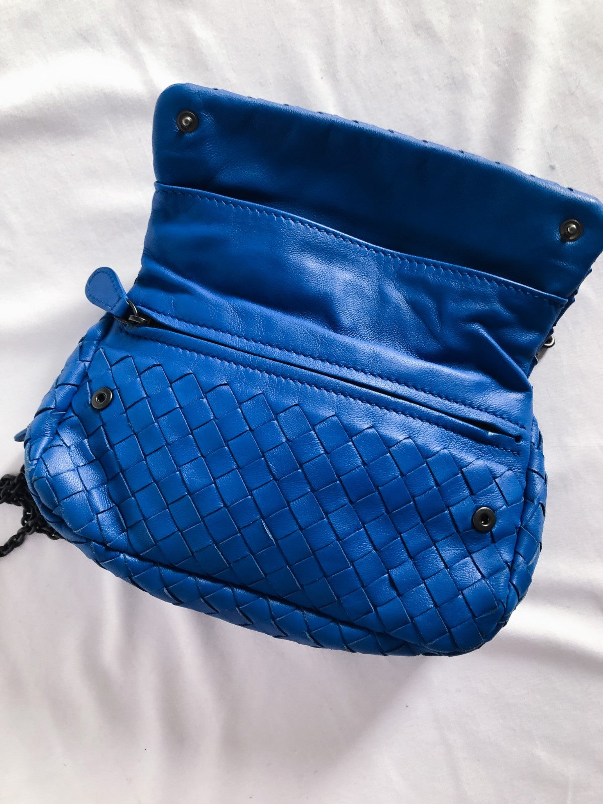 Authenticated Bottega Veneta Blue Woven Nappa Intrecciato Expandable Crossbody Bag